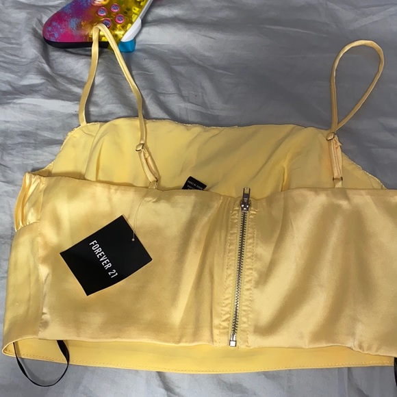 Forever 21 yellow crop top - Picture 2 of 4